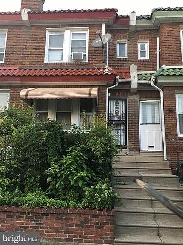 2nd image of 215 Kenilworth Ave