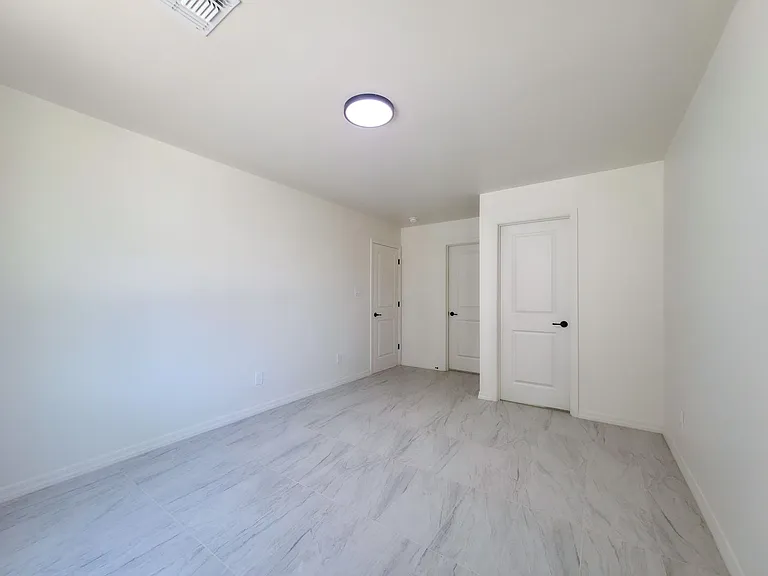 347 E George St — Photo 12