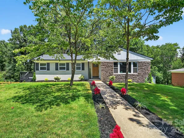 211 Hilltop St, Morganton, NC 28655