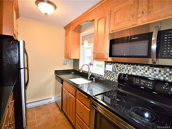 5th image of 1620 Farmington Ave APT 8