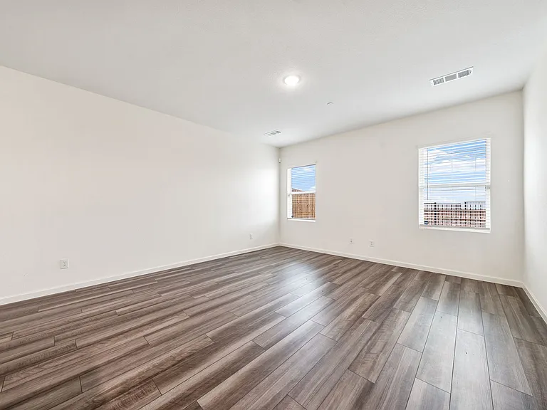 233 Berthe Ct — Photo 23