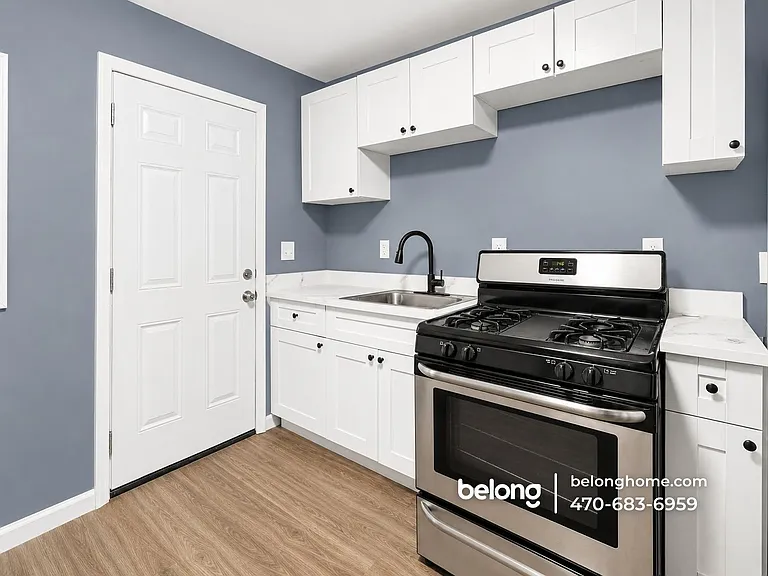 3213 Lee St #2 — Photo 2