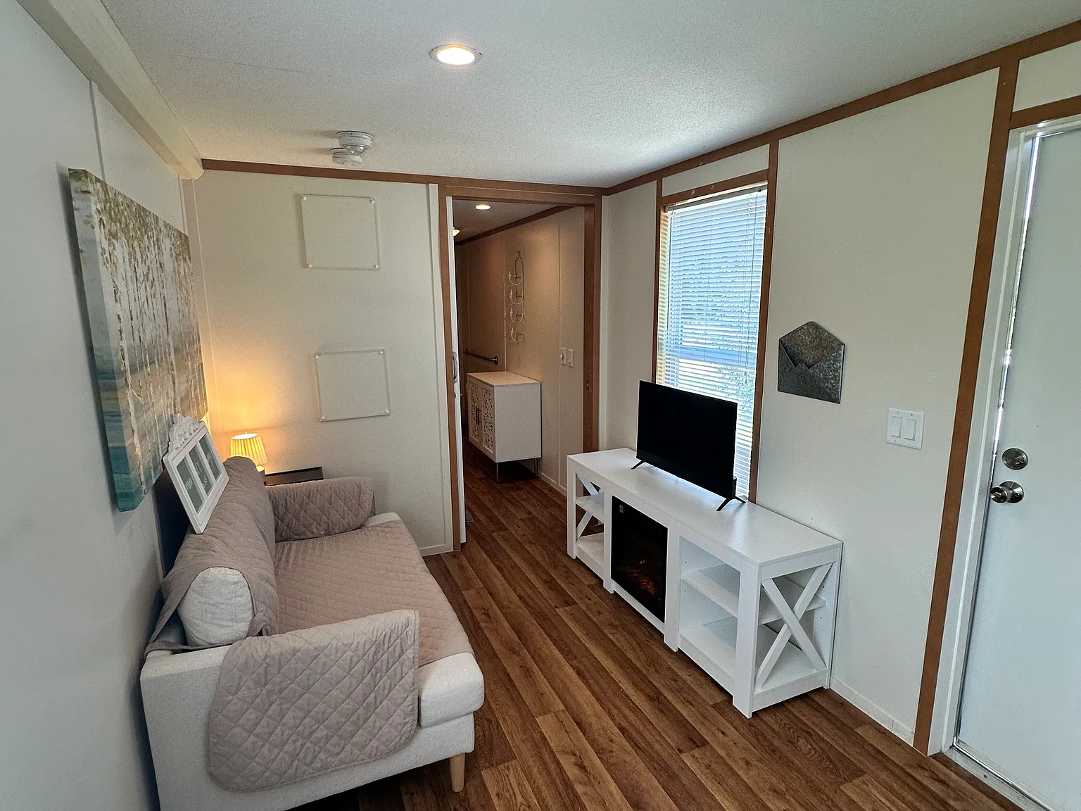 1 bed, 384 sqft, $1,000 — Photo 1