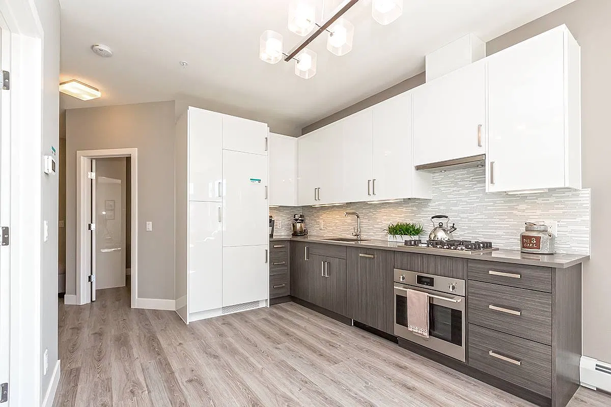 #110 - 515 4th Ave NE — Photo 2