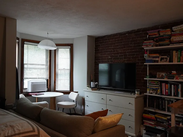 10 Wellington St — Photo 16