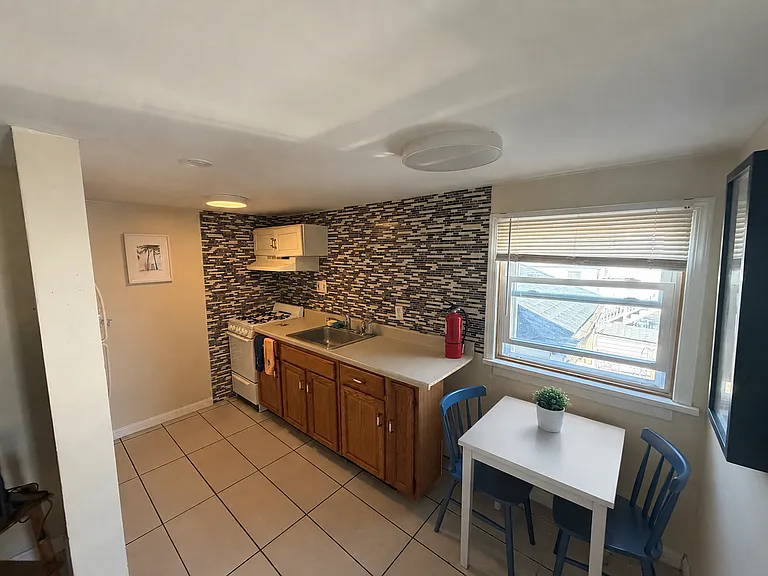 51 Lincoln Ave #D — Photo 8