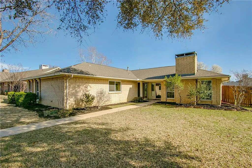 1700 Devon Dr photo 1