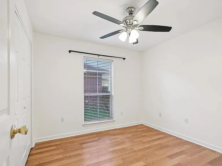 1340 Harwich Dr — Photo 6