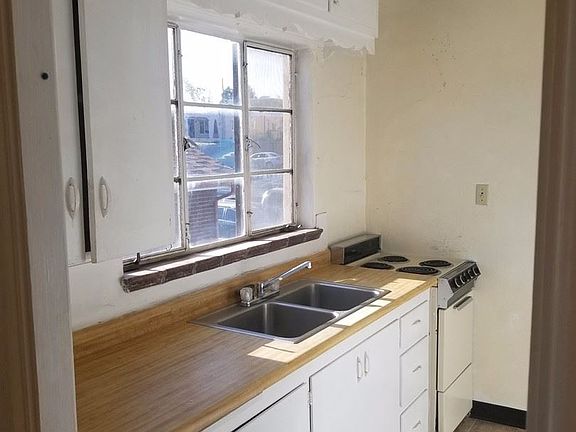 4th image of 414 Pine St SE APT 06