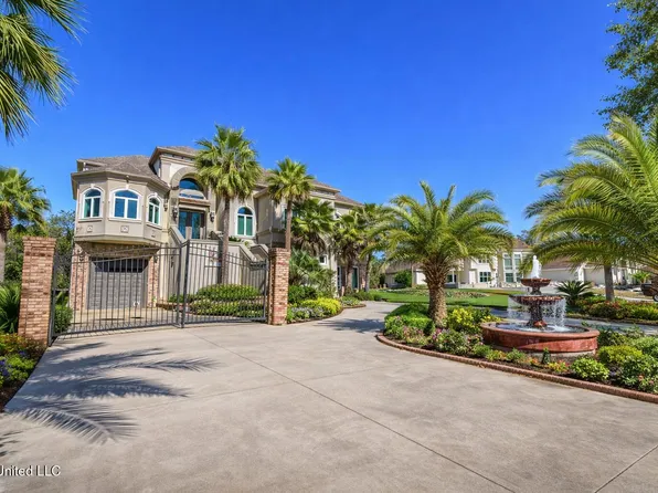 8230 Maunalani Pl, Diamondhead, MS 39525