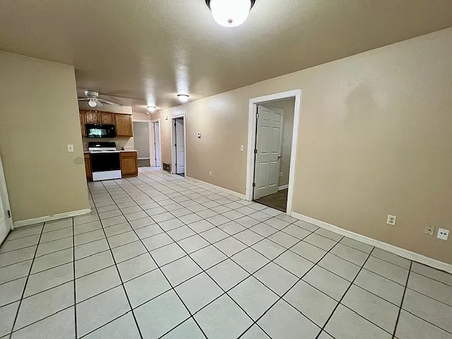 3 bed, 1075 sqft, $1,150 — Photo 2
