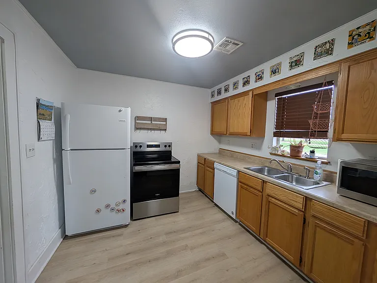 101 Maple Ln — Photo 8