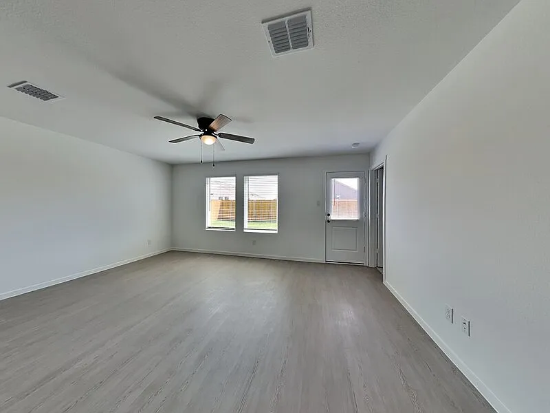 4 bed, 2.0 bath, 1667 sqft, $1,750 — Photo 2