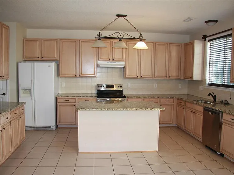 222 Northlands Dr — Photo 7