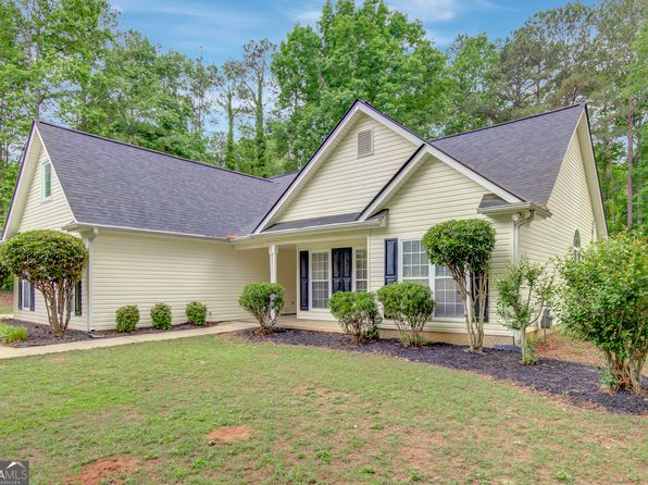 35 Wenham Ln, Sharpsburg, GA 30277