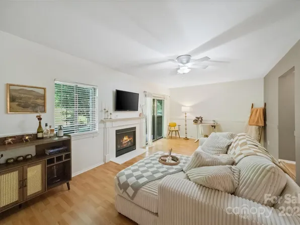 3737 Winding Creek Ln, Charlotte, NC 28226