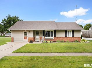 515 S Main St, Sheffield, IL 61361