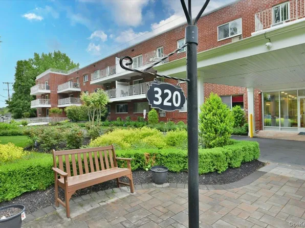 320 East Shore Road #15A, Great Neck, NY 11023