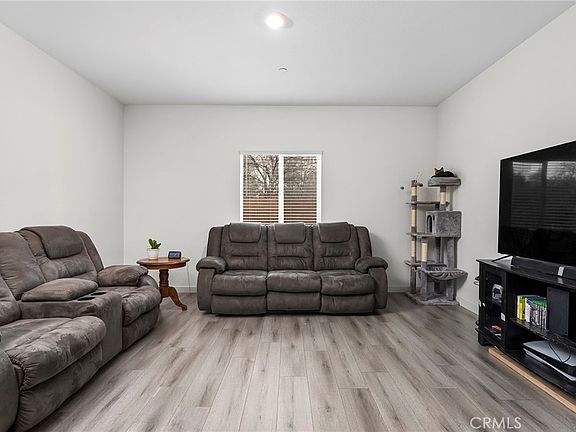 4th image of 5101 McLaren Dr