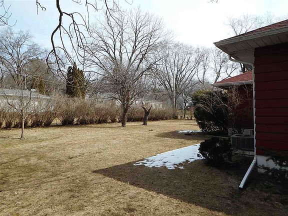 2nd image of 1806 Pin Oak Dr