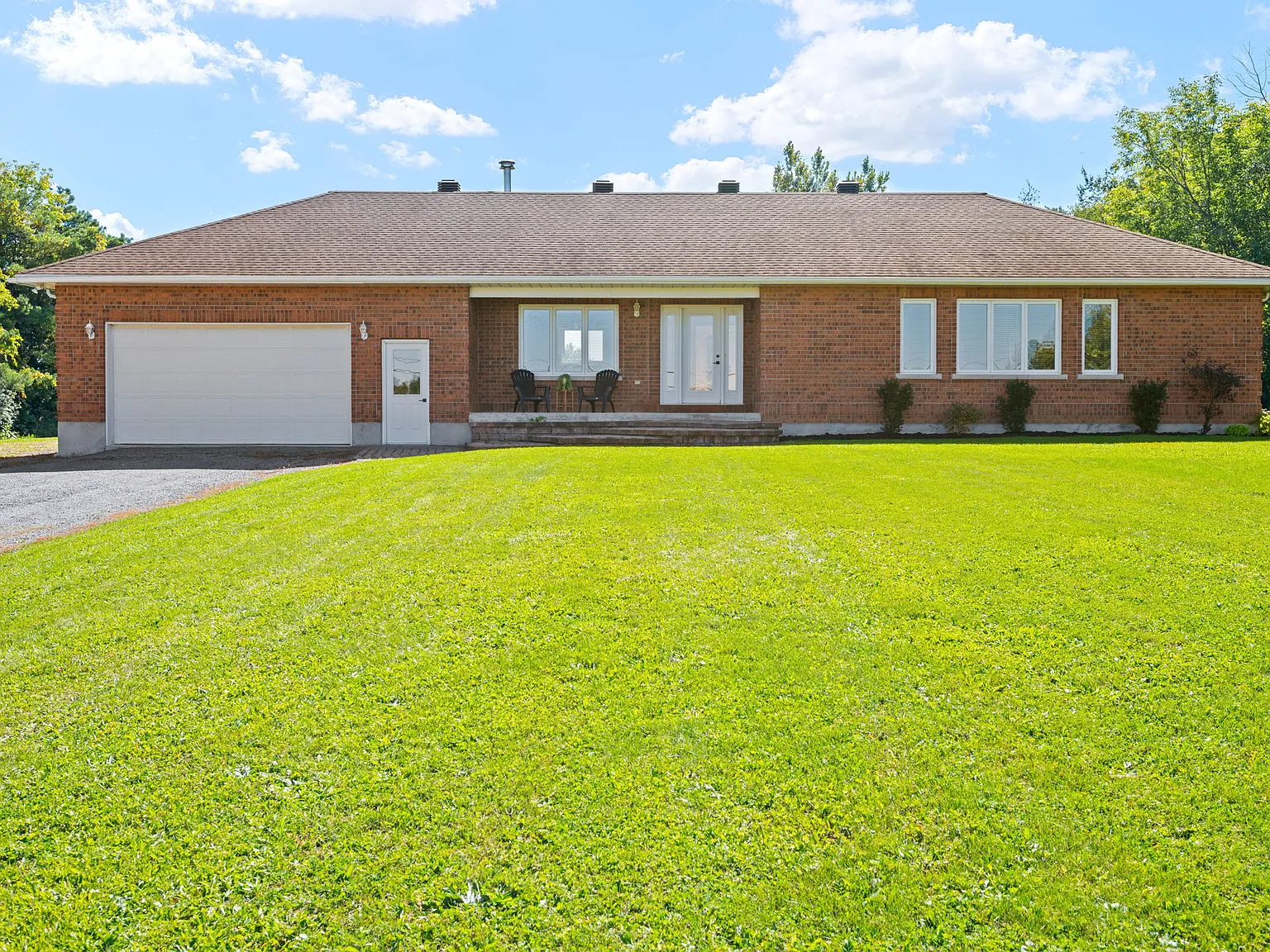 2572 Roger Stevens Dr Ottawa, ON K0A 2T0 — Photo 2