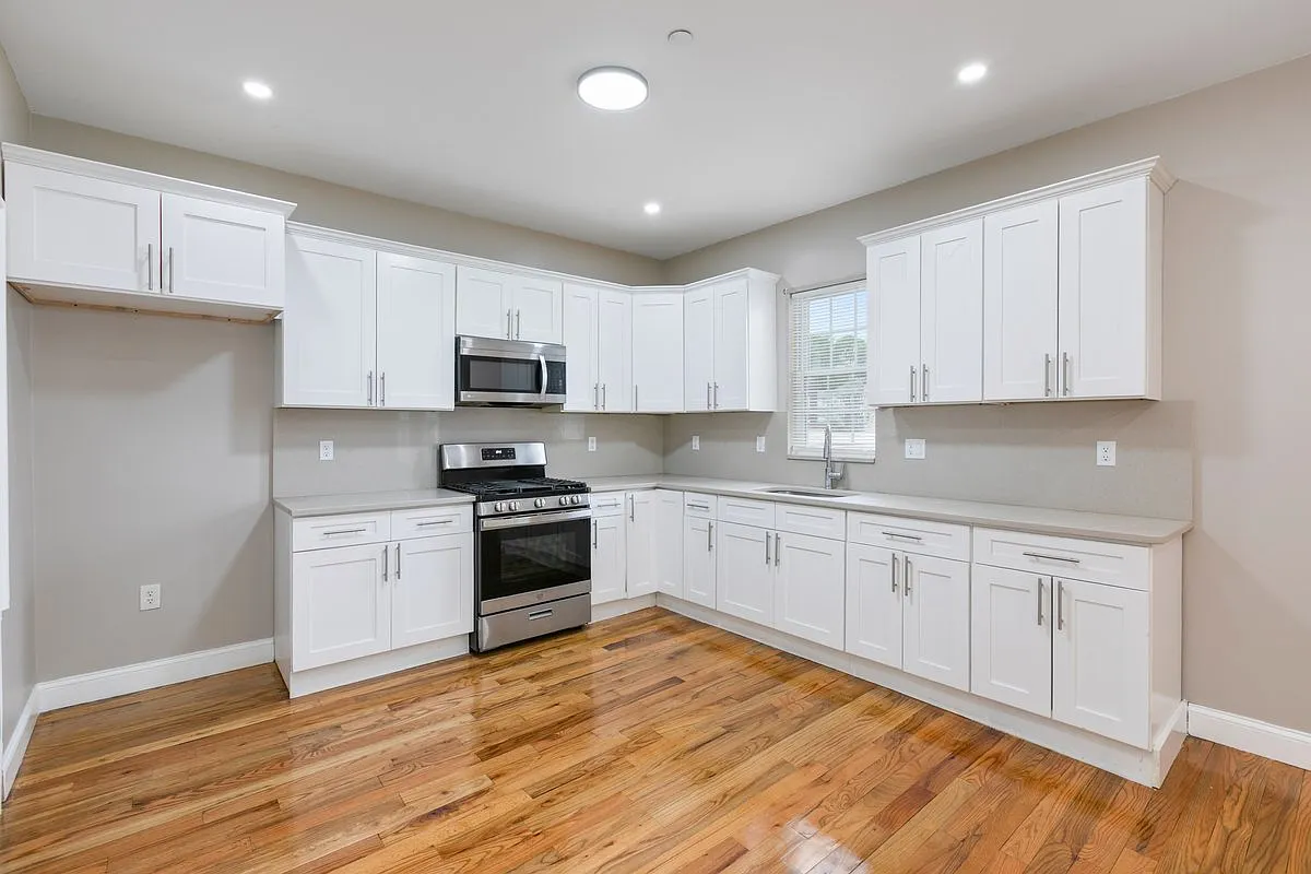 4 bed, 1357 sqft, $3,500 — Photo 1