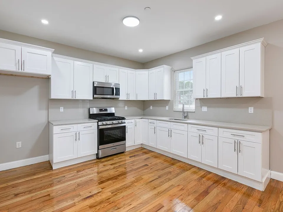 18 Baird St #2