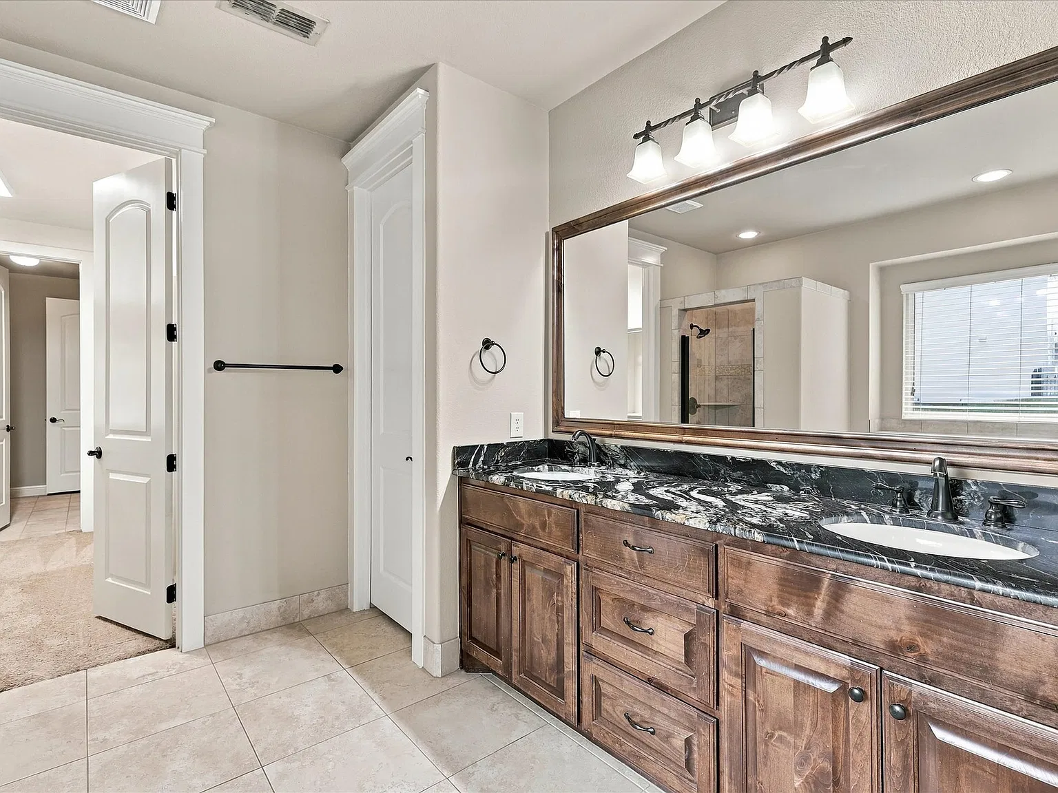 4 bed, 2161 sqft, $3,295 — Photo 3