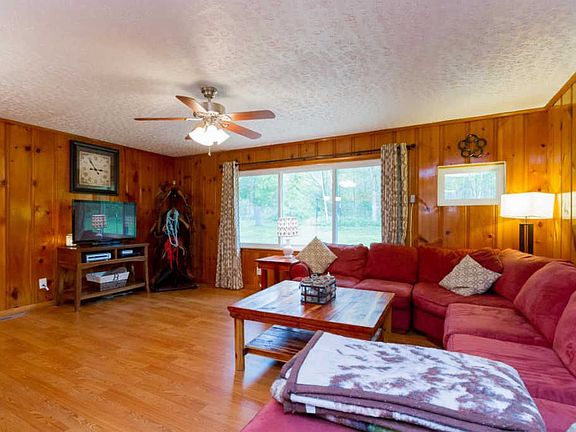 3rd image of 1014 Hazel Dr