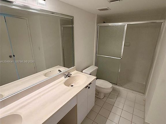 4th image of 3300 NE 191st St APT 404