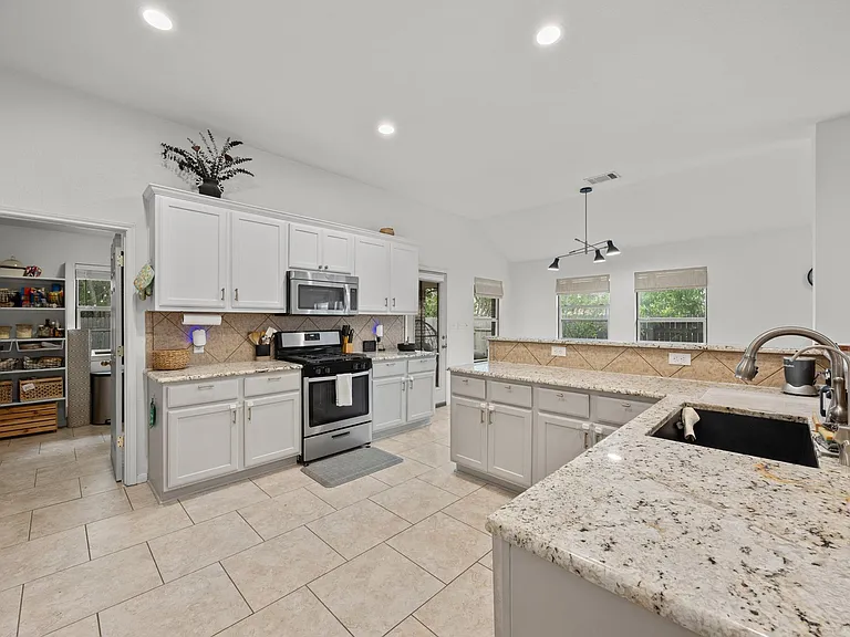 15609 Royal Dublin Dr — Photo 16