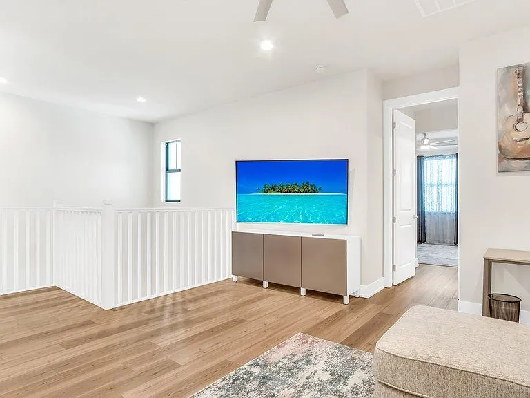 12976 Pembroke Dr — Photo 28