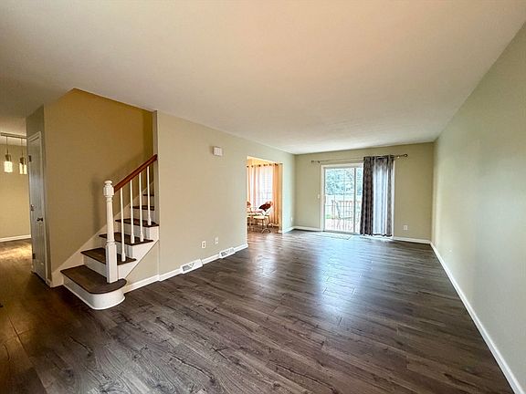 3rd image of 4 Laurence Ln