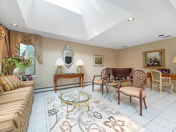 5th image of 177 Shepherd Ln