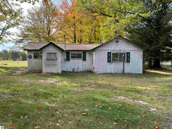 4181 S Grandview Hwy, Harrietta, MI 49638
