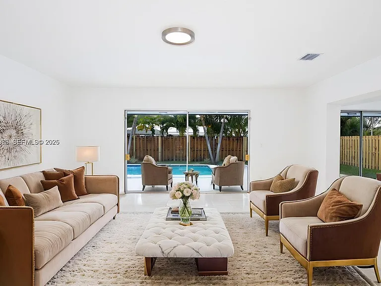 9310 SW 57th Ter — Photo 2