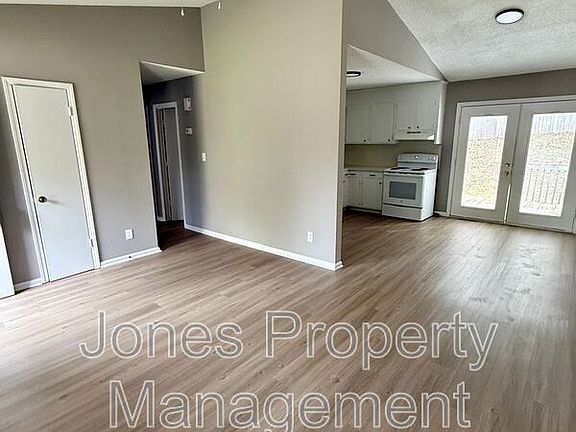 4th image of 499 S Bostian St