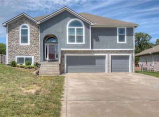 16642 Ruby Ct, Basehor, KS 66007