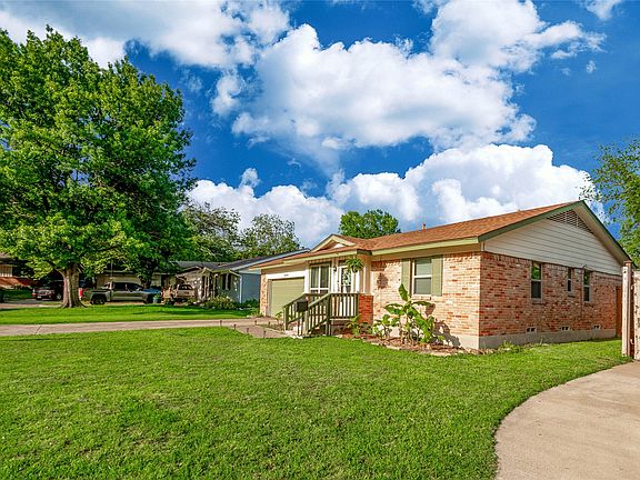 2nd image of 2518 Newcastle Dr