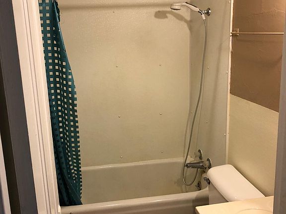 2nd image of 1009 5th Ave N APT 3