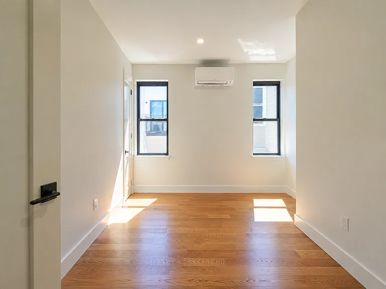 558 Fairview Ave #1B — Photo 5