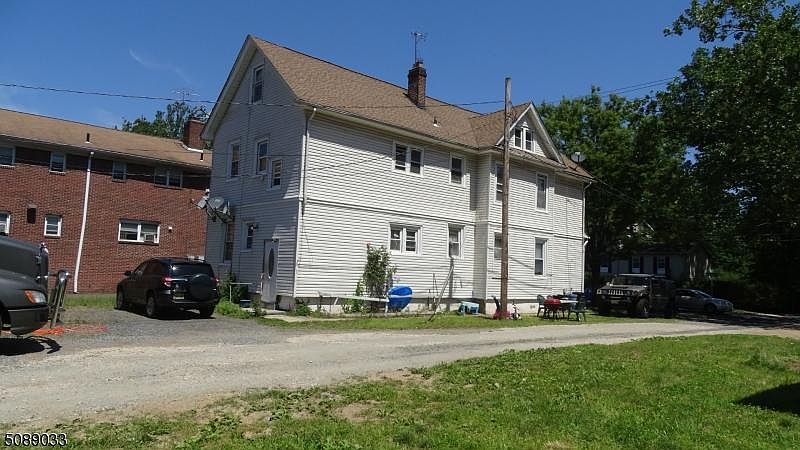 2nd image of 206 W Grand Ave