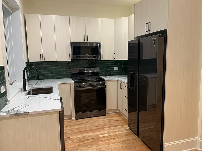 1039 W Barry Ave #2 — Photo 5
