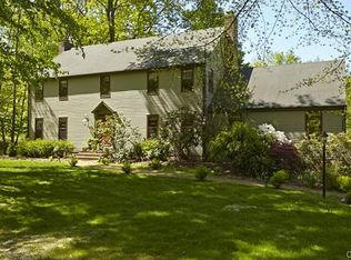 61 Fallowfield Ln, Fairfield, CT 06824