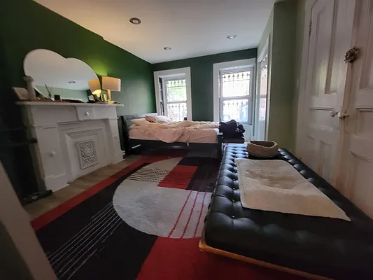 Rented by MBC Group LLC | media 6