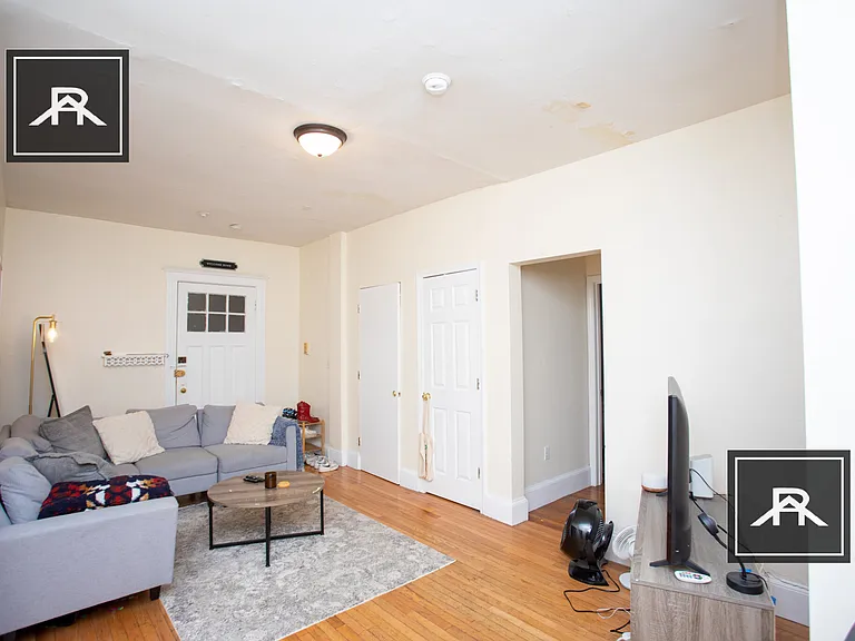 52 Egmont St #5 — Photo 6