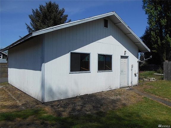 5th image of 420 Ellinor Ave