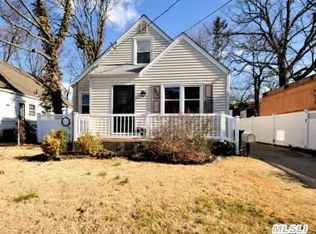 383 Clive Ave, Oceanside, NY 11572