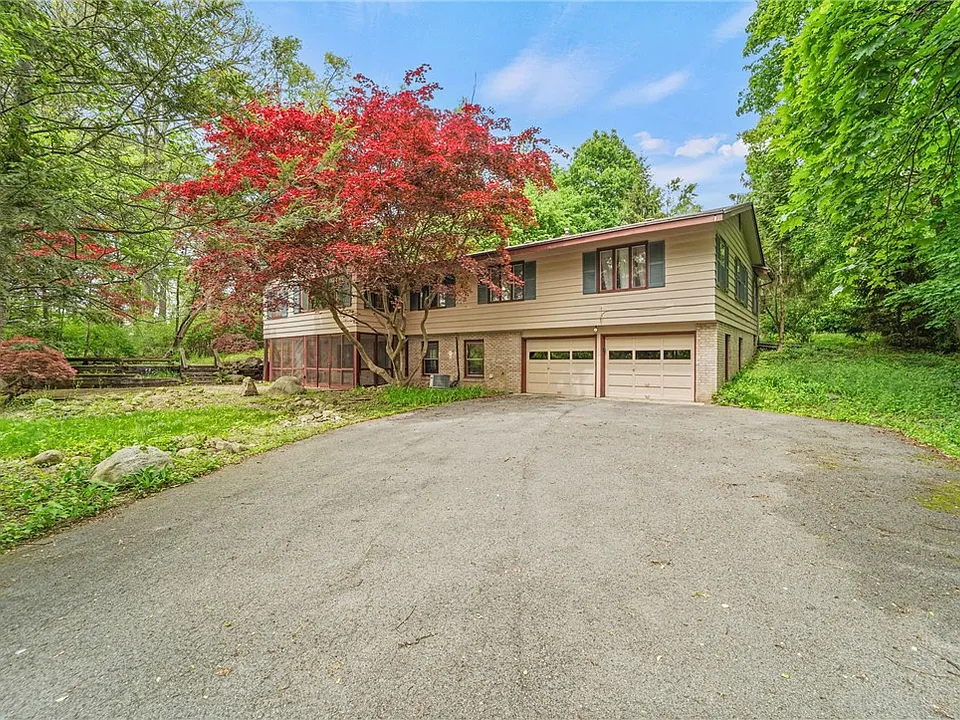 102 Corson Pl
