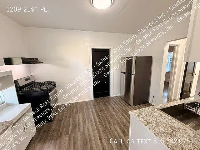 2 bedroom lower level apartment w/laundry in basement — Photo 4